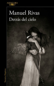 Detrs del cielo.